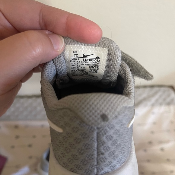 Grey Nike Running shoes - Picture 4 of 4